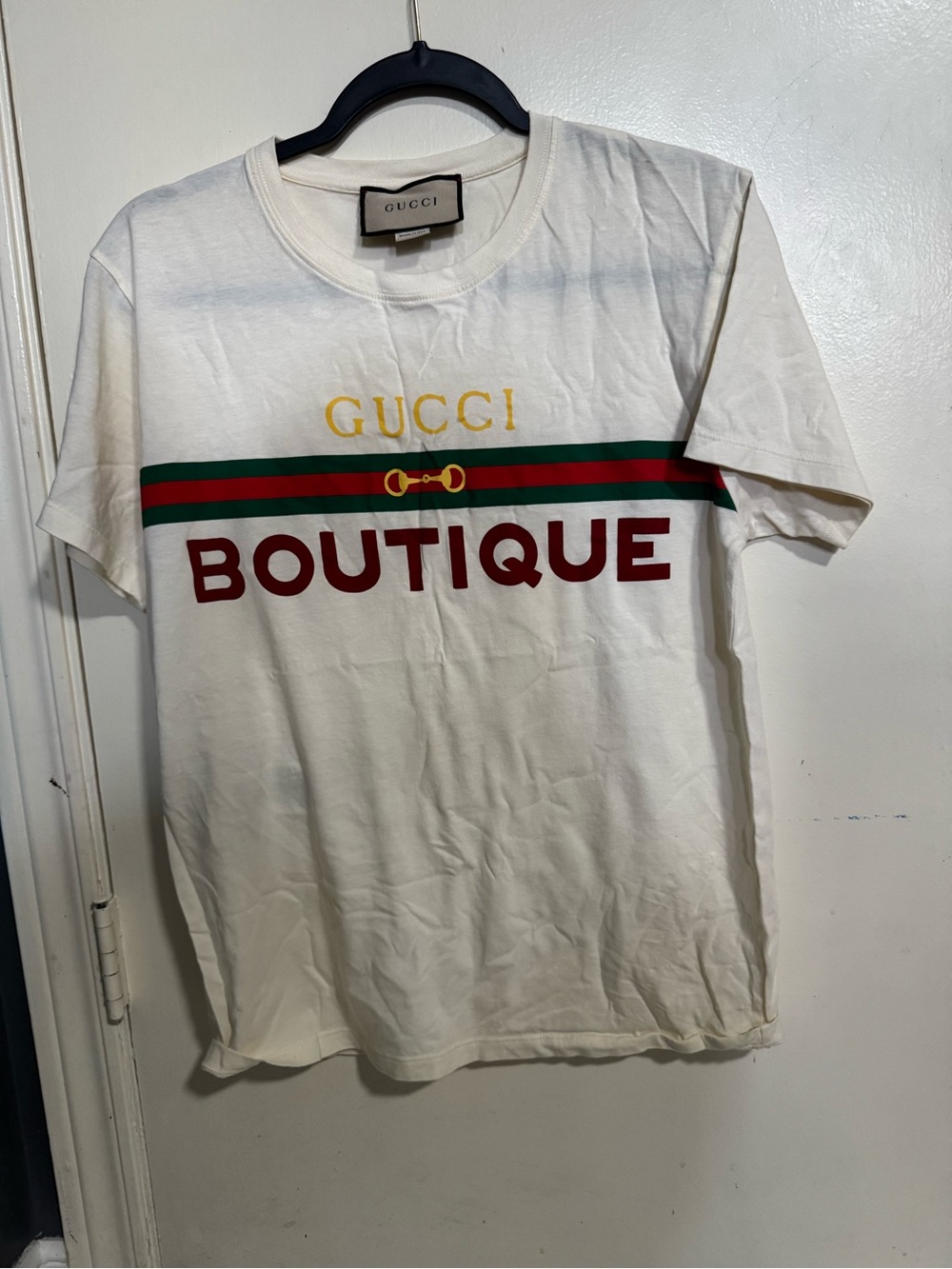 Gucci Cream 'Boutique' Logo Short Sleeve Tee with Red & Green Stripe